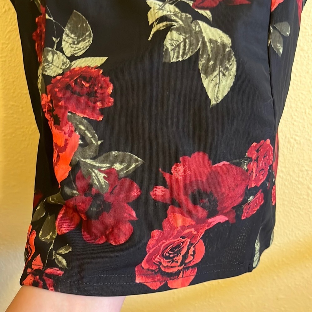 90s Look Ember Floral and Feather Mesh Tank - Picture 2 of 4
